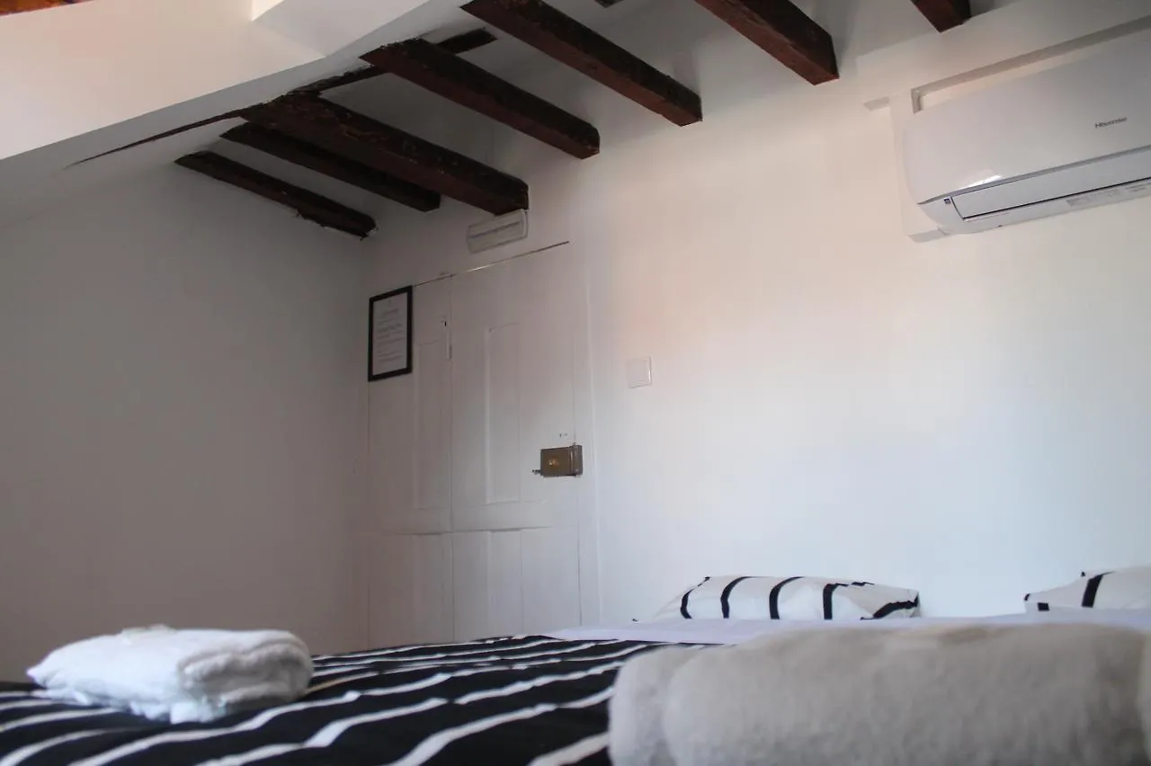 Surf In Chiado Hostel Lisboa 0*,